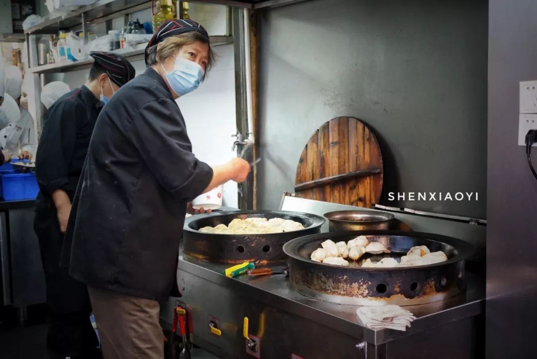 一上午走了1万步，探访5家人气爆棚的小店，不但吃撑还差点被人打