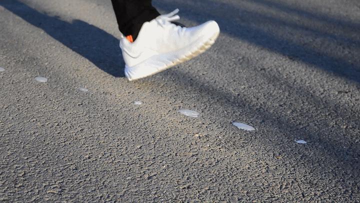 咕咚10k跑鞋和多威跑鞋哪个好,咕咚跑鞋10k和21k有什么区别