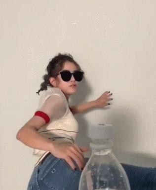 全世界都在挑战瓶盖，但请小心你的韧带