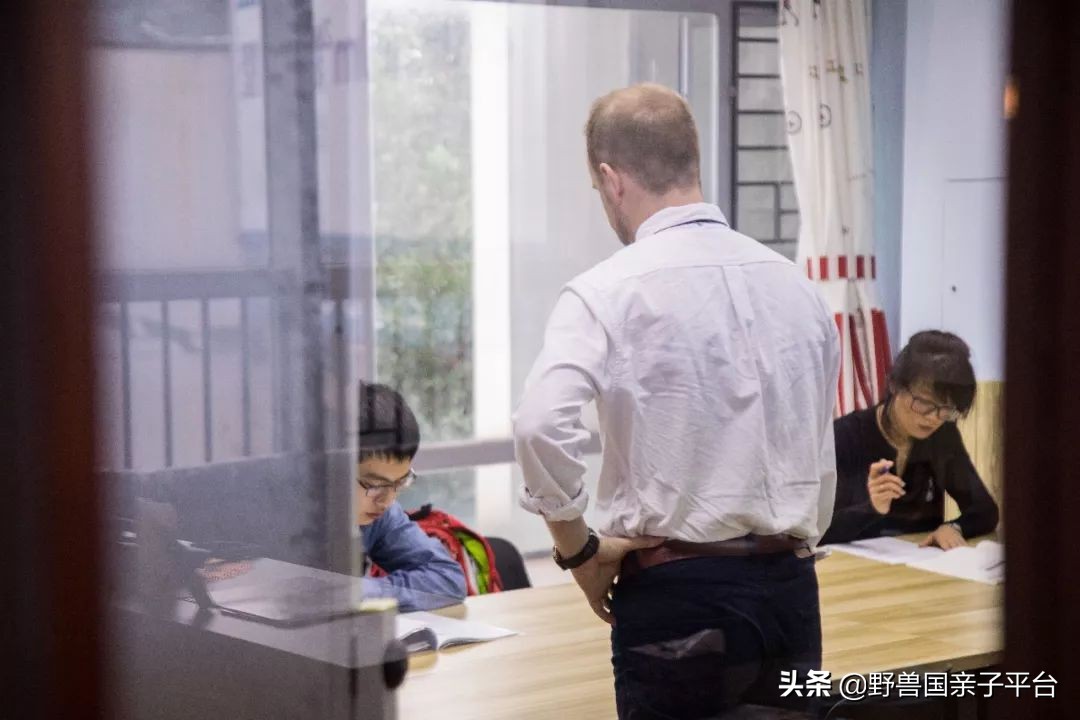 把最纯正意大利足球带来东莞，这个爸爸说足球应该这样学