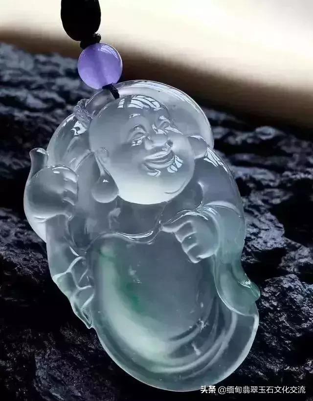 翡翠最简单的保养方法是用水泡吗,翡翠保养方法分享如何保养翡翠