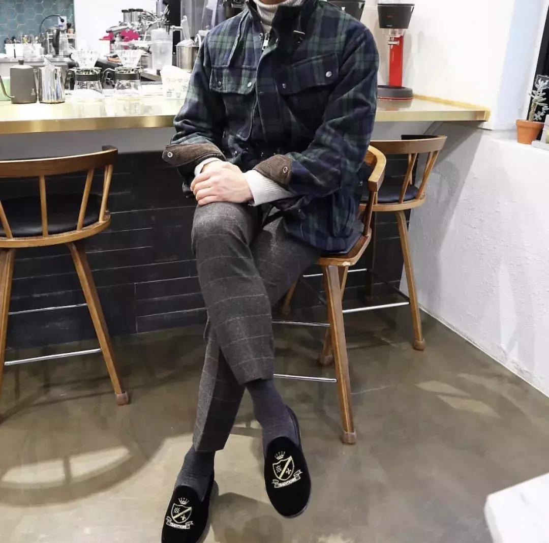 为什么有男性喜欢穿袜子的女生,为什么女生都喜欢男生穿袜子