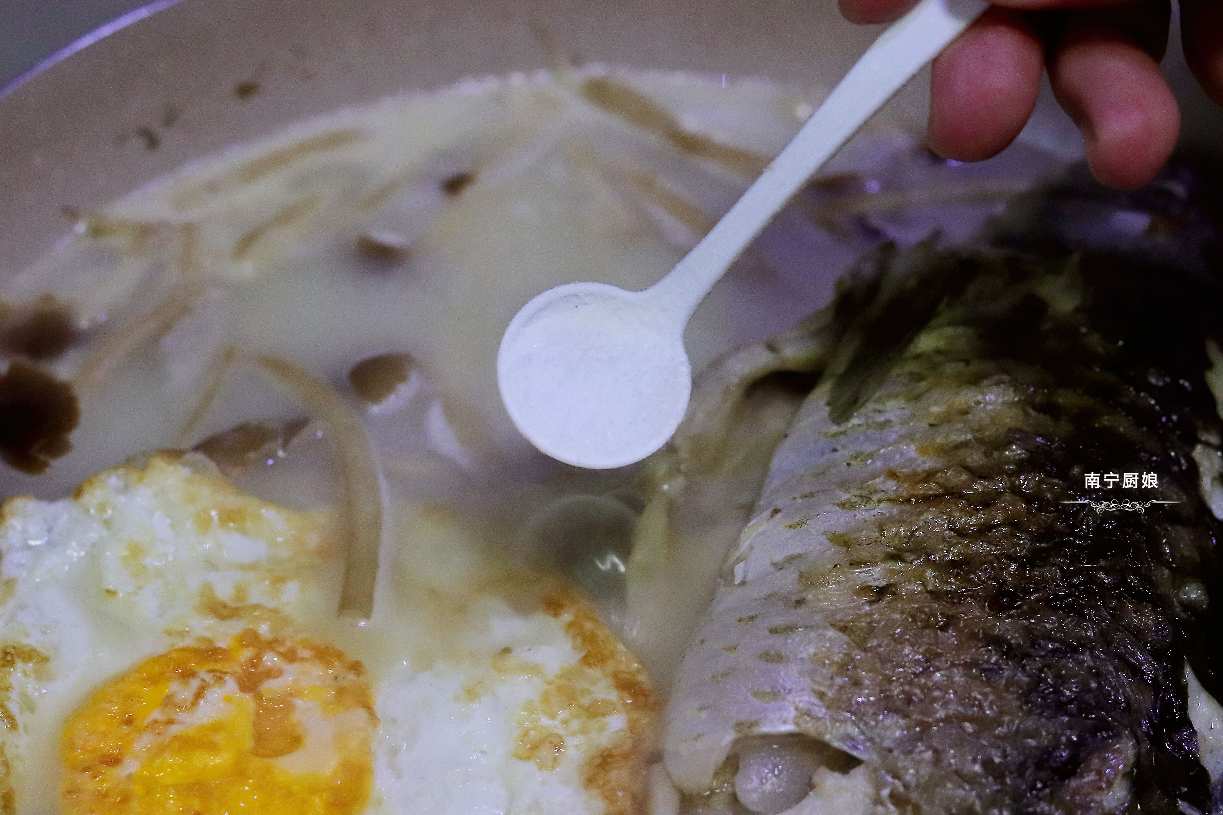 煎鱼不粘锅教你正确煎鱼方法,教你一招煎出的鱼不破皮不粘锅