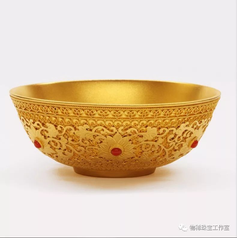 72岁女虎本命年戴什么首饰最好,本命年戴什么珠宝手链