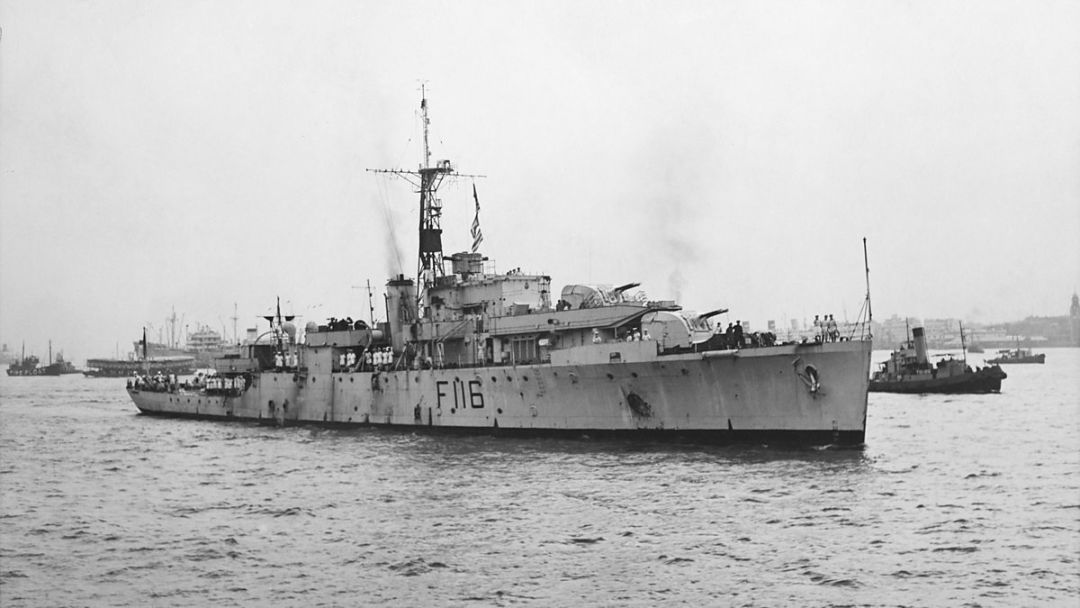 英国军舰过台湾海峡韩国评论,炮击英国军舰紫石英号完整版视频