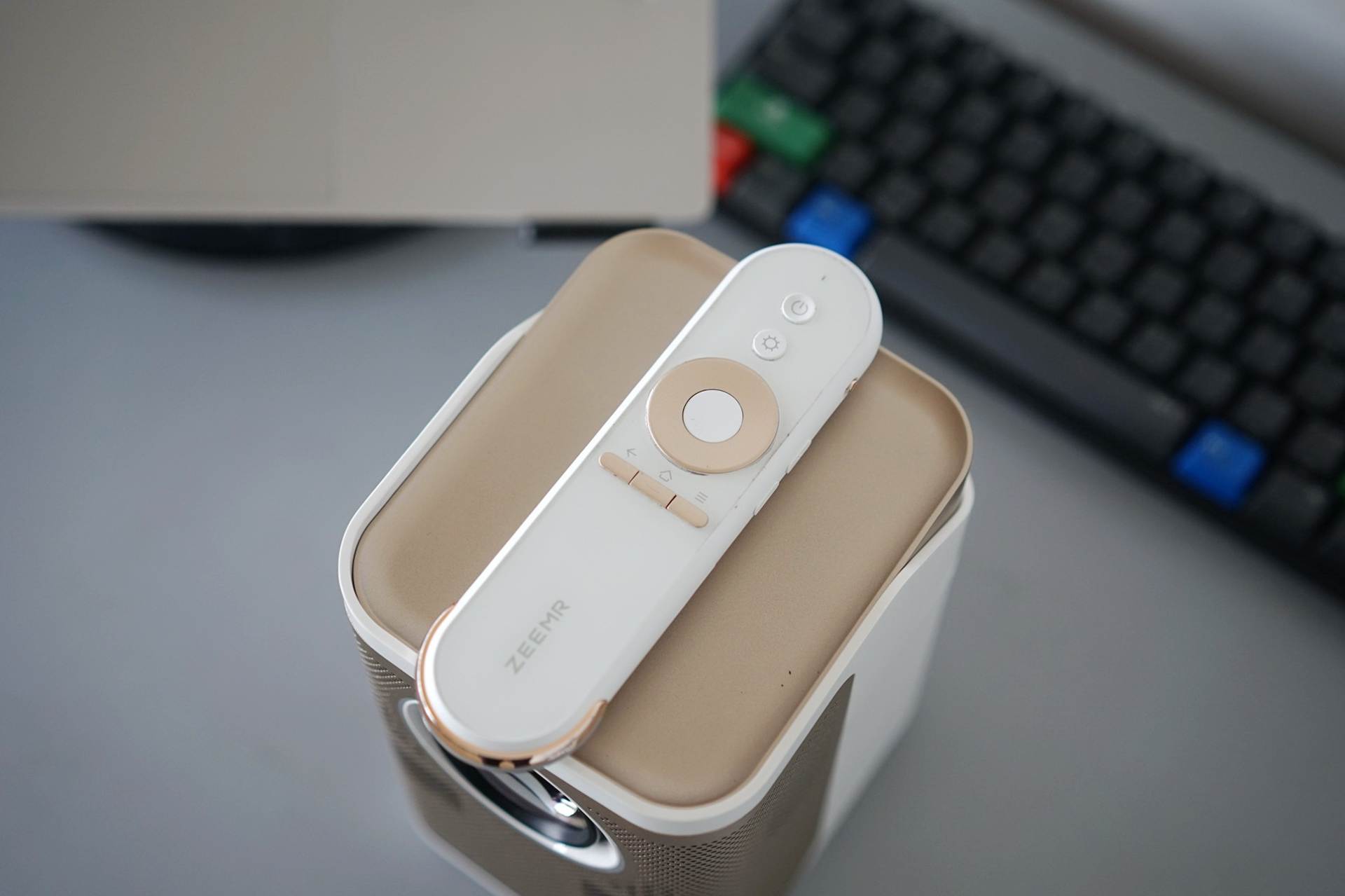 千元以上的投影仪好用吗,千元投影仪有哪些是真1080p的