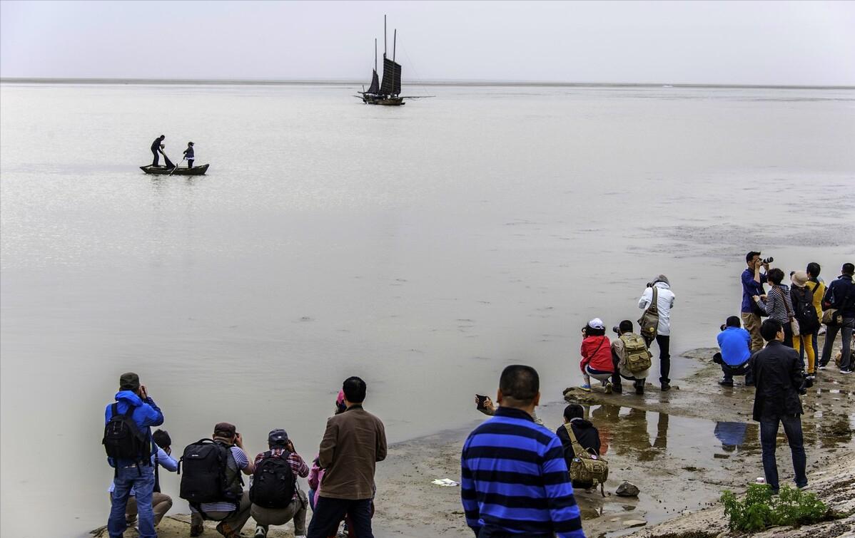 梅山水库被承包合法吗,水库偷鱼网