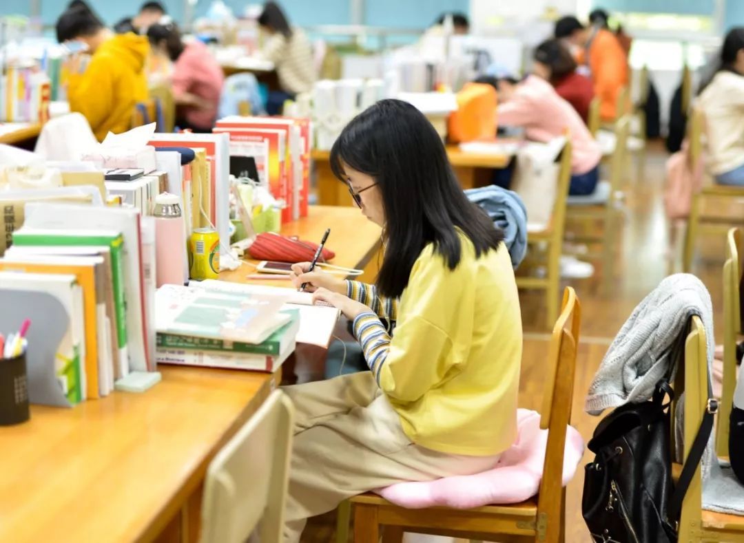 应届毕业生没找到工作档案怎么办,大学生毕业没就业档案怎么处理