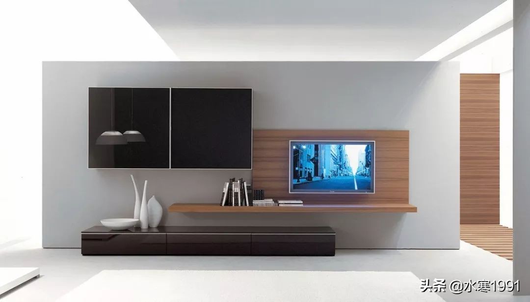 木饰面电视背景墙和隐形门设计,电视背景墙怎么设计让客厅显大