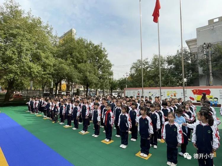 展礼仪风采做强国少年,学军人风采展少年英姿筑强国梦想