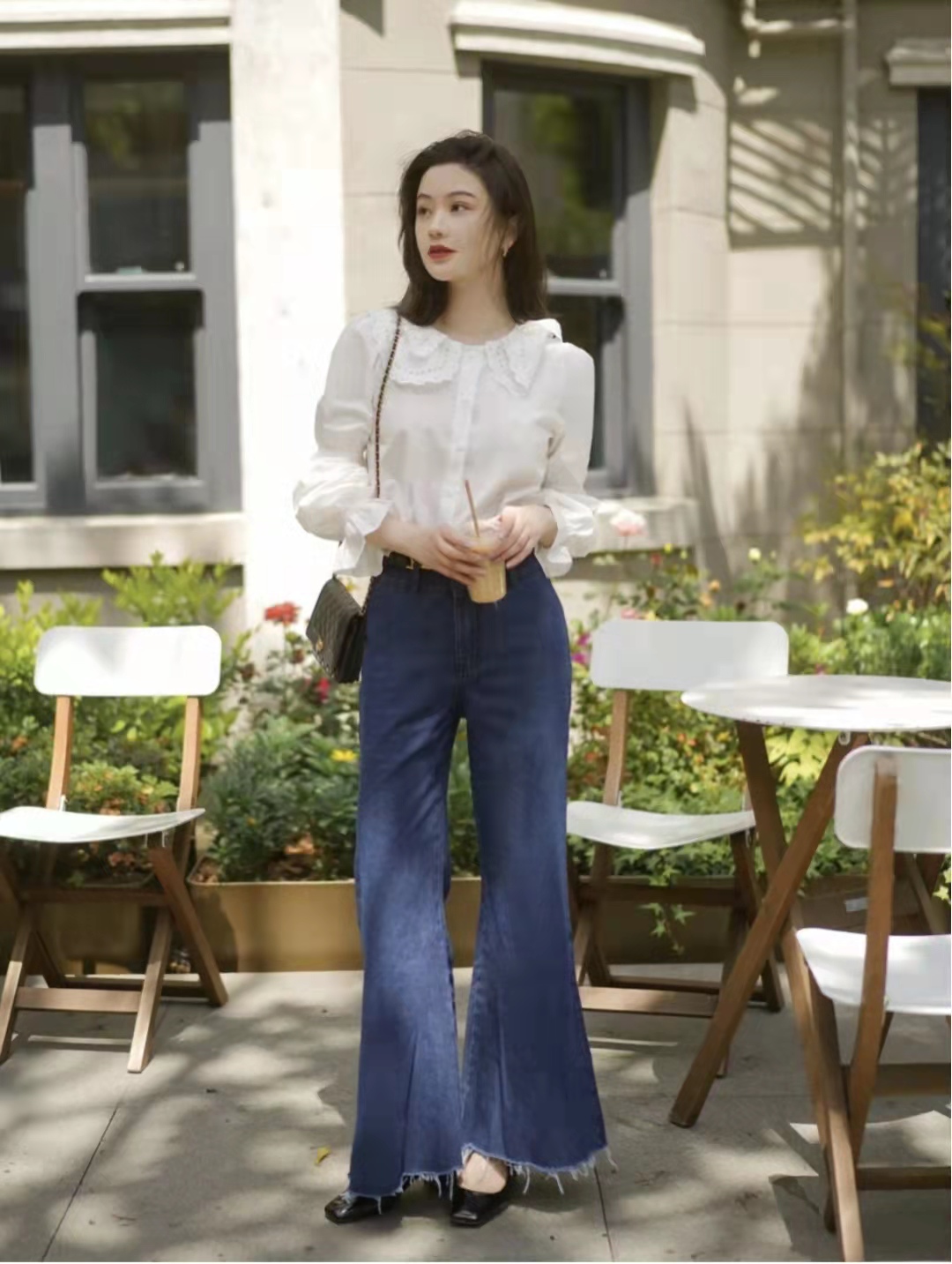 喇叭牛仔裤搭配卫衣好看吗,喇叭牛仔裤怎么搭配上衣和鞋