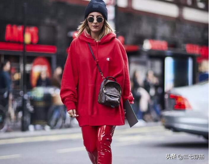 皮裤太薄了里面穿什么,皮裤难看吗