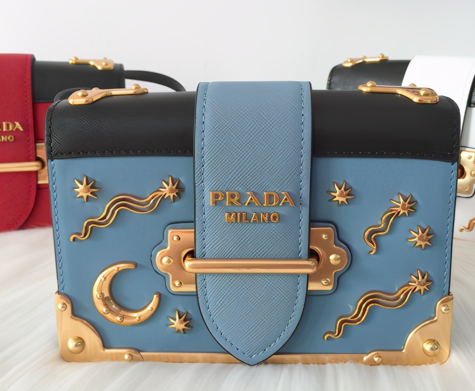 真假prada三角包,扒一扒高颜值的包包