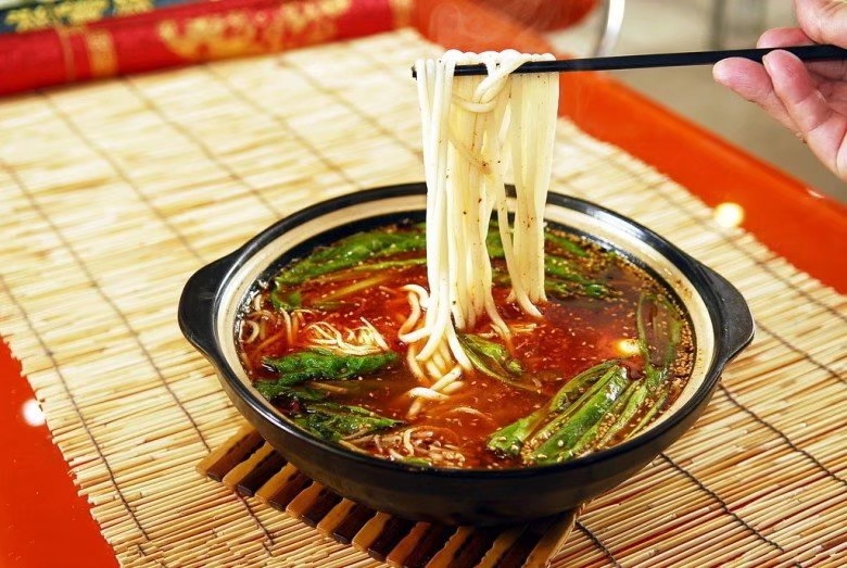 小本生意餐饮加盟店,小吃店加盟小锅米线最火爆的项目