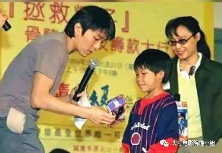 周星驰为医生打气,周星驰给医护人员打气