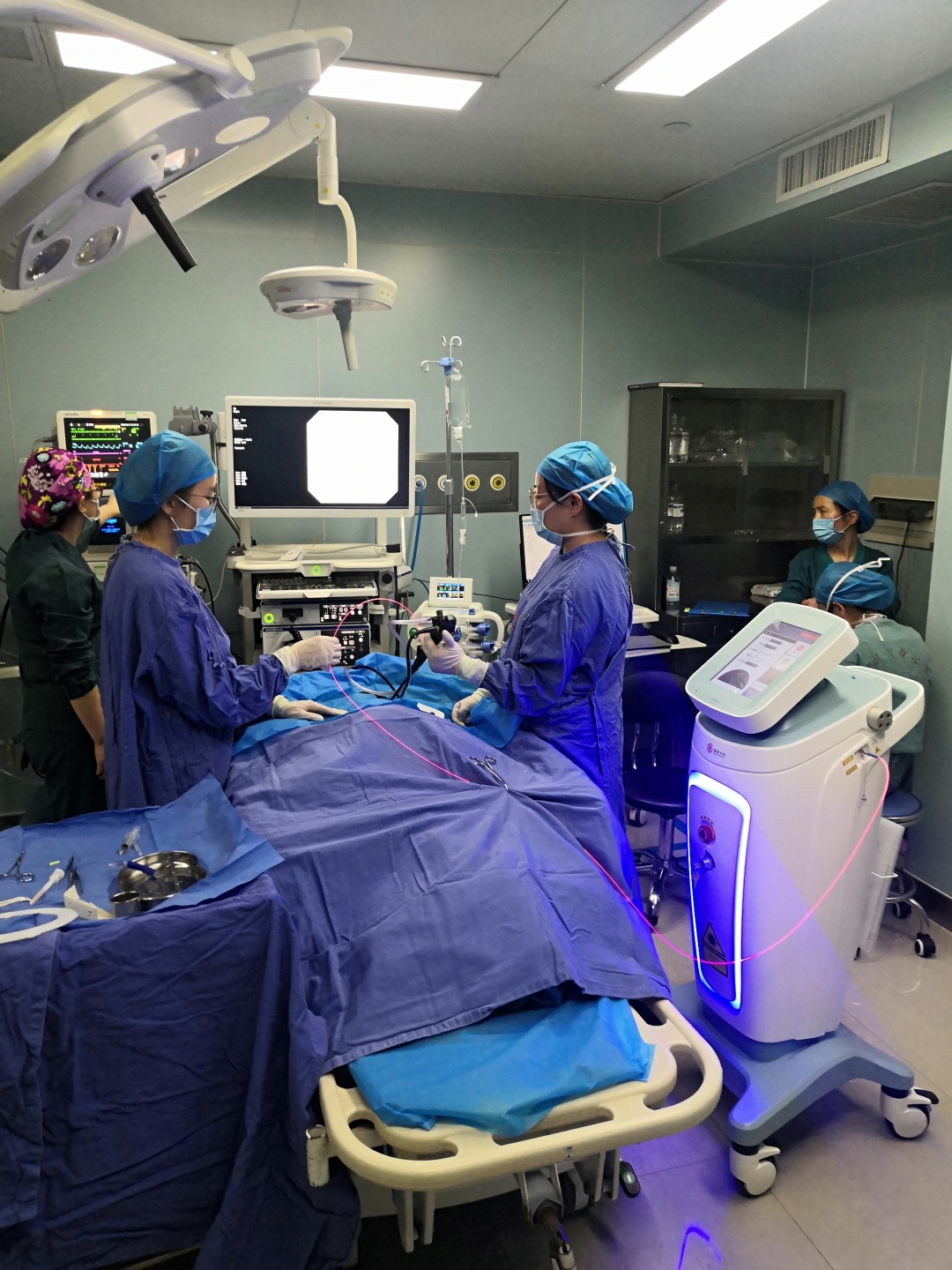 大战肿瘤细胞！这道光，首次射进胸膜腔