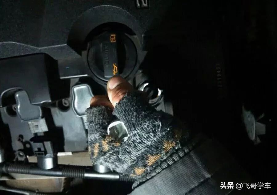 2011款2.0t奥迪a6l,最新款奥迪a6l更换火花塞教程