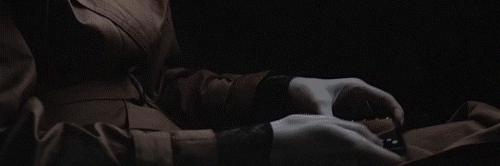 产后后背疼引起驼背是什么原因,产后矫正带隐形防驼背