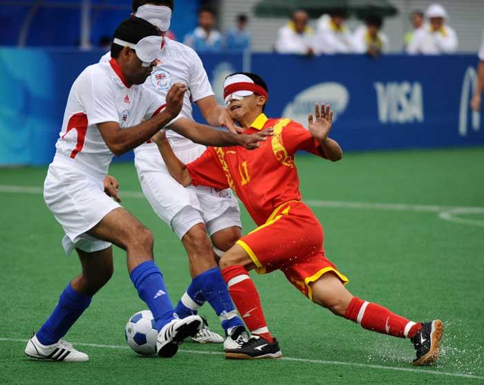 在黑暗中奔跑是什么歌,在黑暗中奔跑是哪首歌的歌词