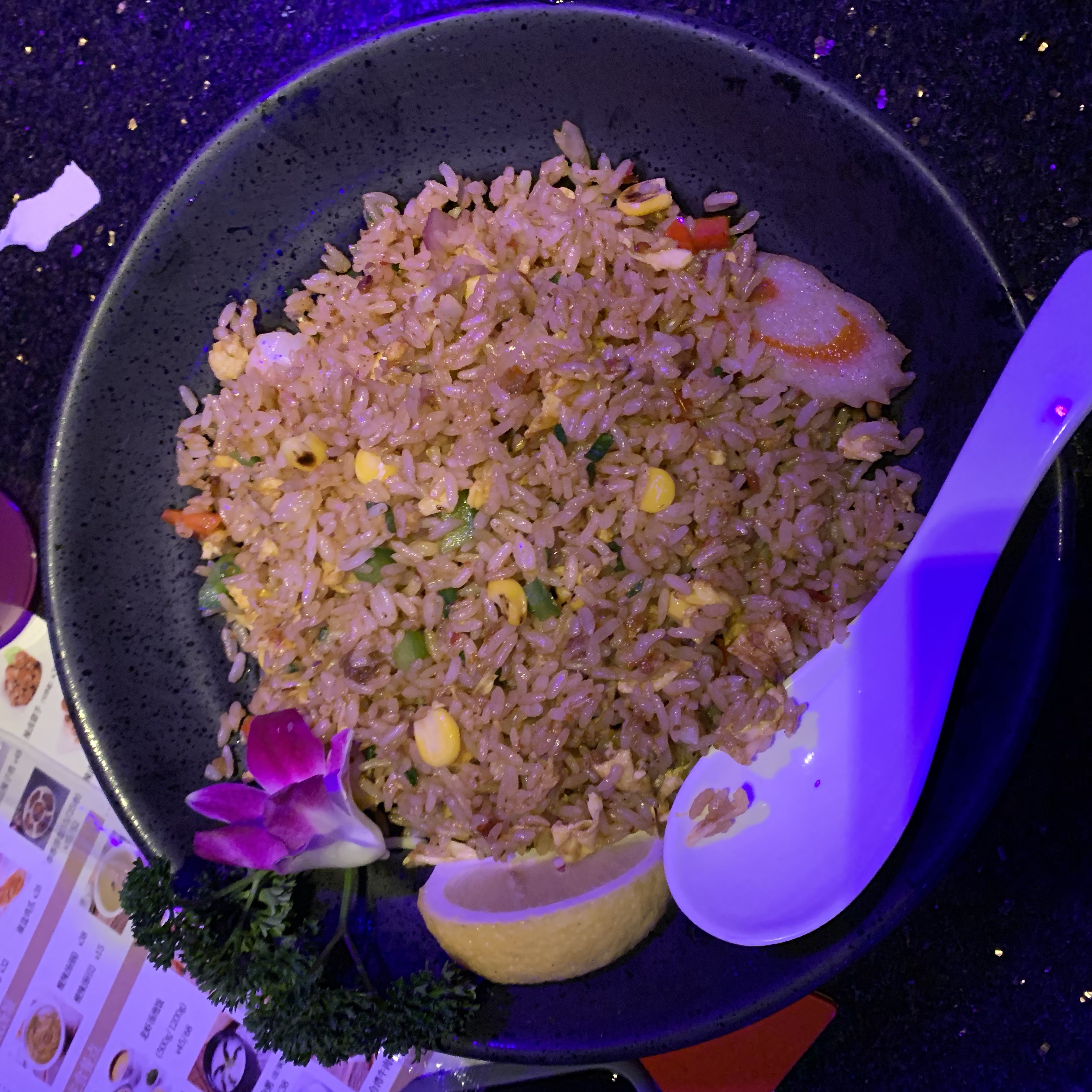 一家被奶茶耽误的火锅店,一家被美食耽误的ktv