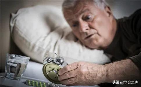 中老年人睡到半夜老醒怎么办,入睡难容易醒到底哪里出了问题