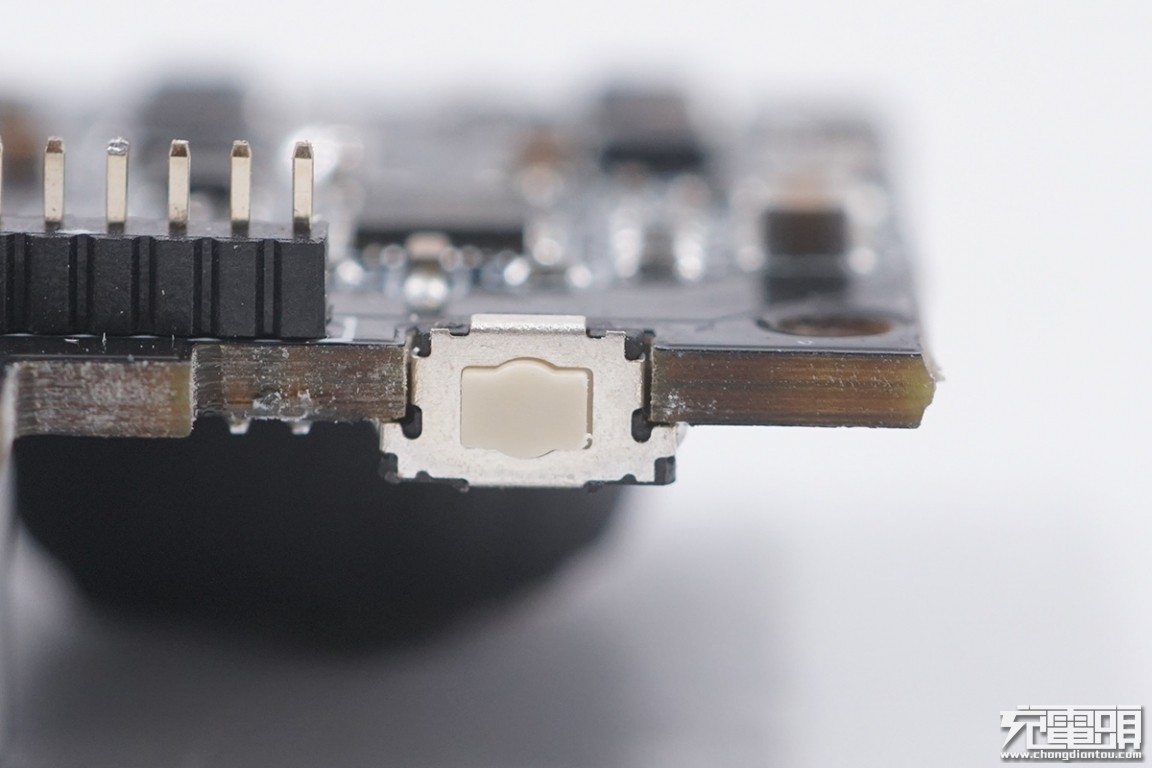 巨能移动电源拆解,绿巨能移动电源评测