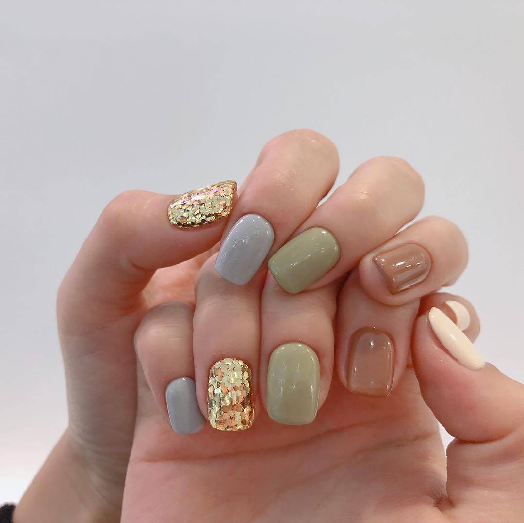 万能的亮片美甲不仅让你的指尖更出众,还会让你拥有好心情哦!