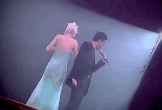 谁是挚爱谁是挚友？看她在生命中的最后一场演唱会唱了谁的歌？