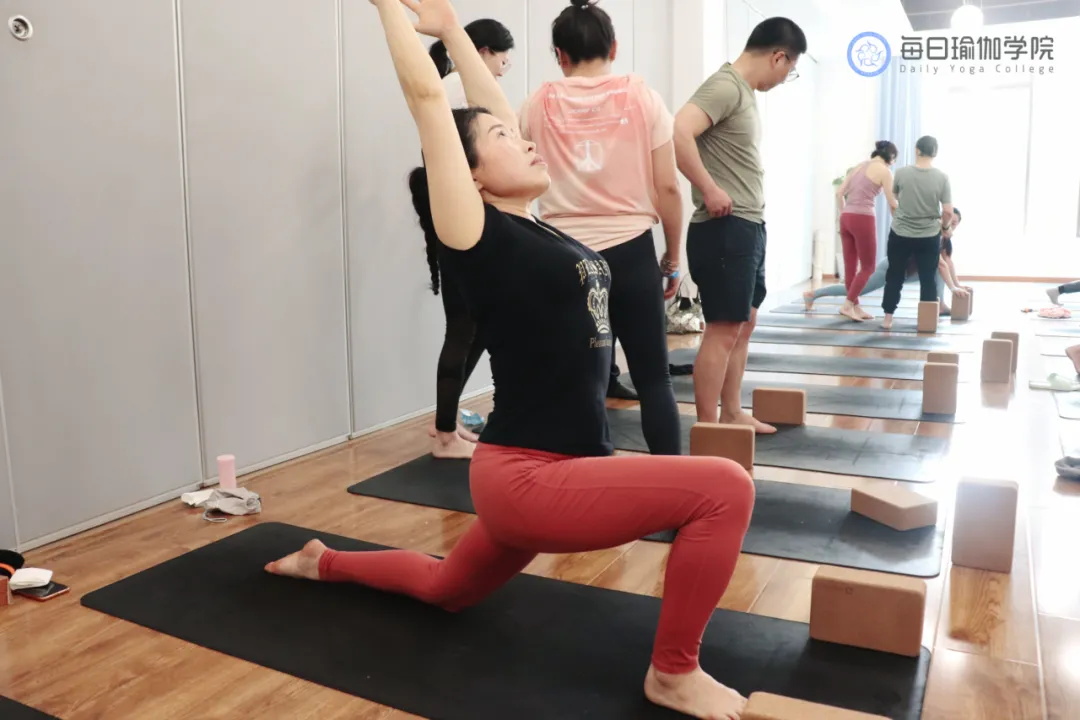 七个最好的瑜伽体式你练对了吗,初学者必练四个瑜伽体式