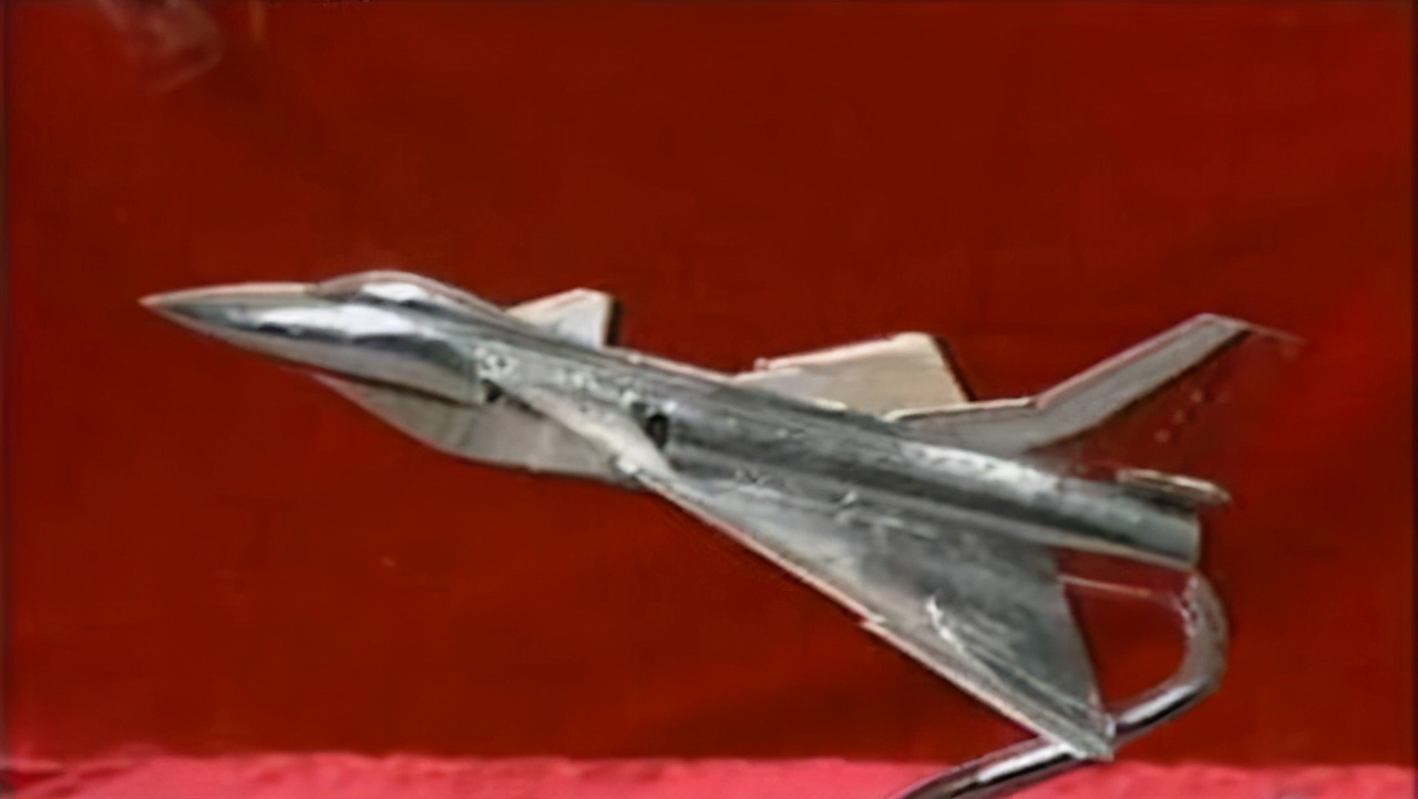 中国歼10a战斗机和以色列狮式对比,歼10和以色列幼狮的关系