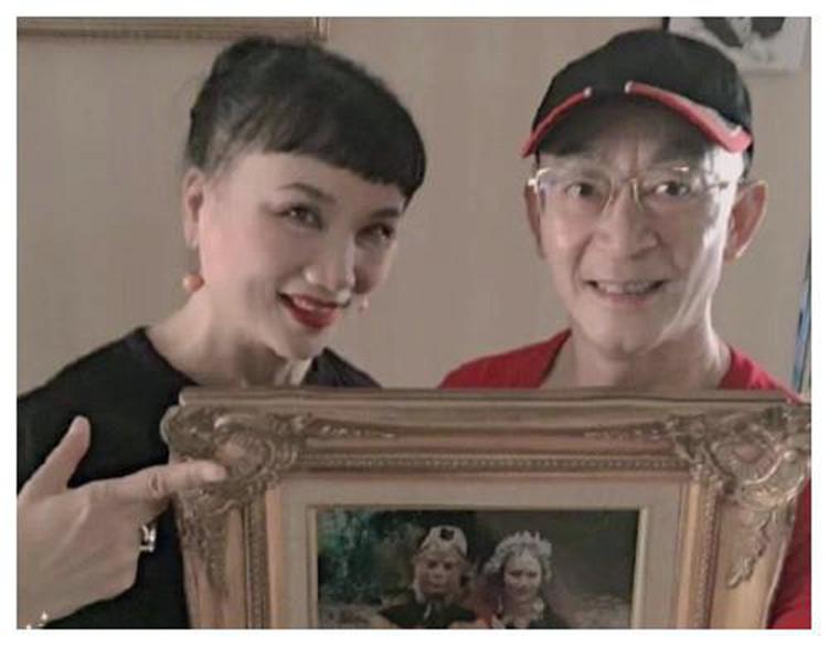 六小龄童结婚32周年晒合照,妻子竟是天竺王后!女儿撞脸关晓彤