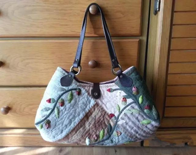 碎布头别扔了，47款配色超好的贴花拼布包，看完你又得羡慕！收藏