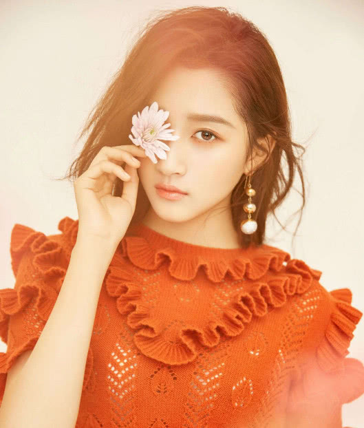 关晓彤街头拍戏被偶遇,关晓彤偷吃泡面被发现是什么综艺