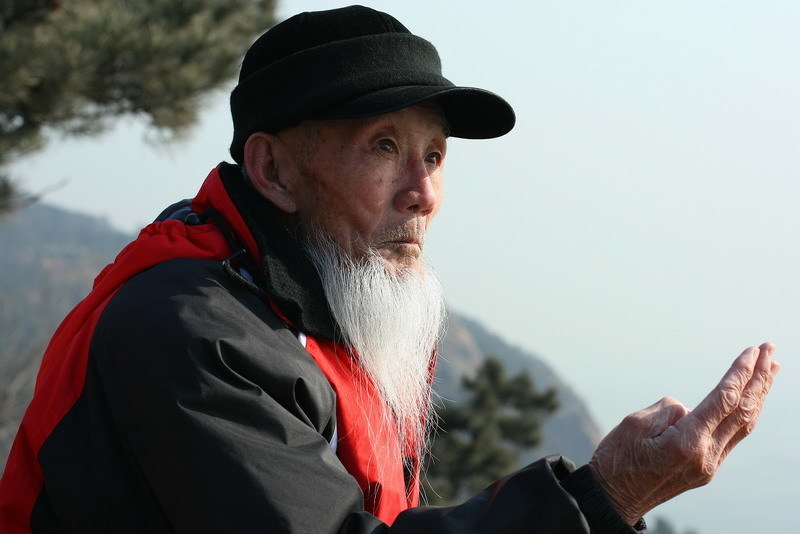 母亲说父亲是窝囊废,母亲说孩子是傻子