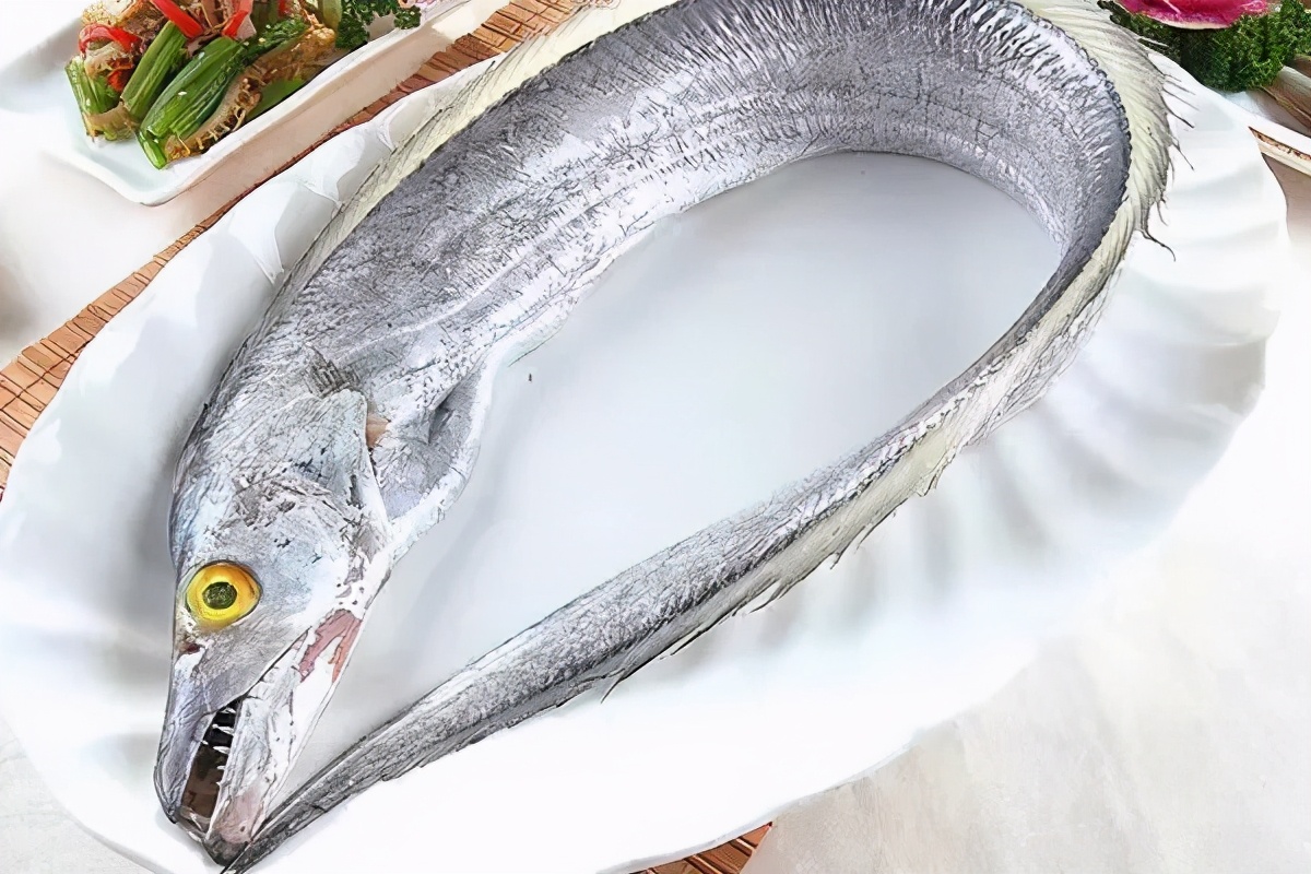 买带鱼黄眼睛和黑眼睛哪个好,买带鱼黄眼睛的好还是黑眼睛的好