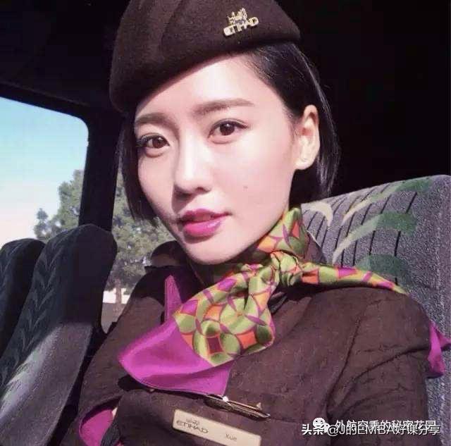 北大课堂解释迪拜和阿布扎比哪个发展好？