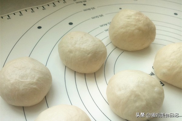 汉堡怎样做的看完你还敢吃吗,汉堡制作简单不用烤箱