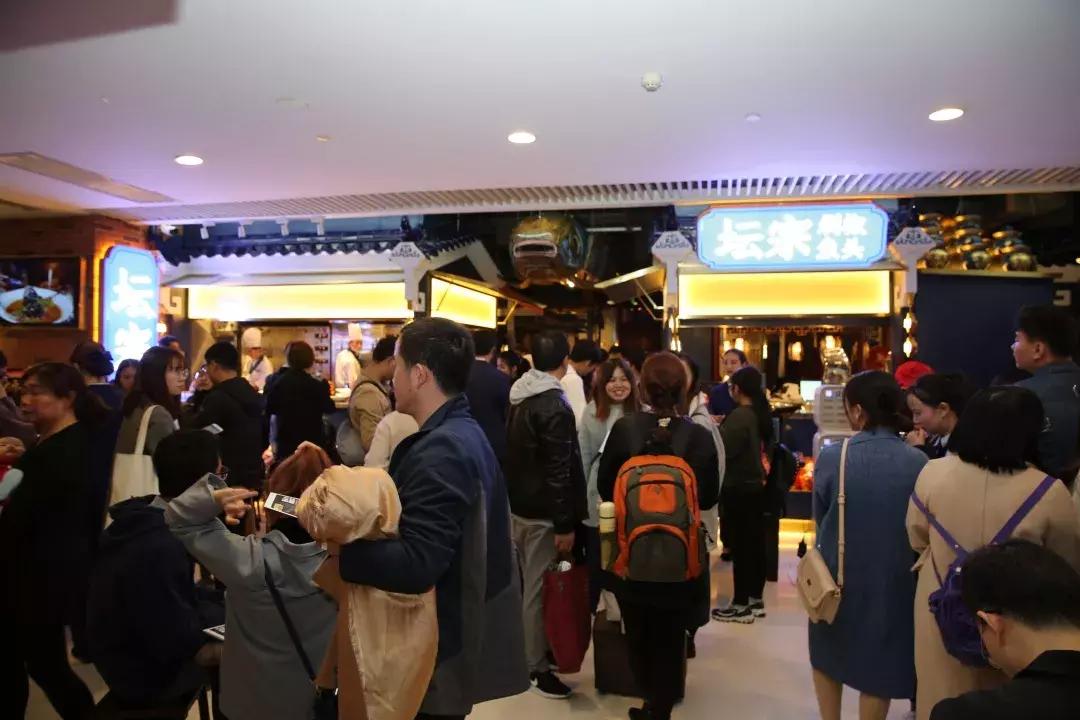 这家店开业人气挤爆长沙悦方，到底是湘菜头牌……