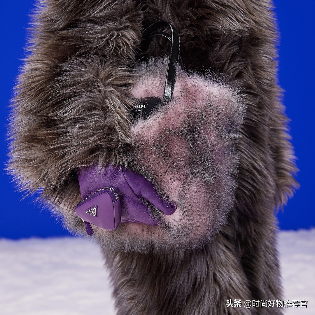 prada绗缝尼龙男士包,prada徽标印花帆布包