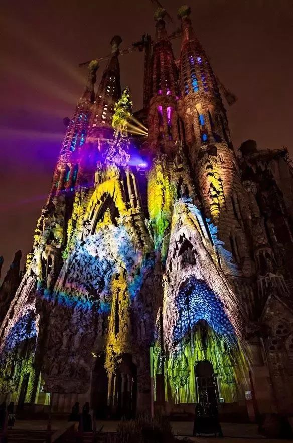 巴塞罗那72小时:住进高迪的幻梦世界