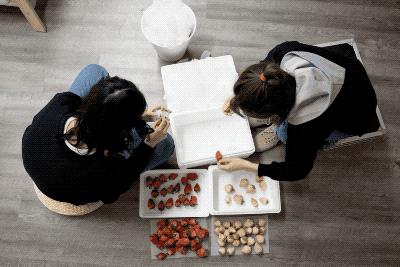 一下子吃了很多草莓,一下子吃了300g草莓