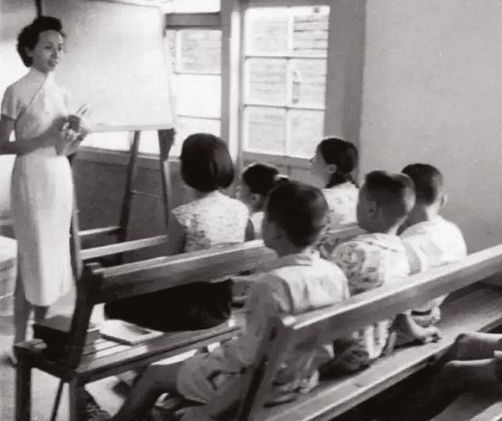 被誉为“中国最后的女先生”，但她的力量不止于此