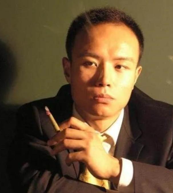 乐嘉一个人的性格是与生俱来的,乐嘉一切的改变都是身不由己