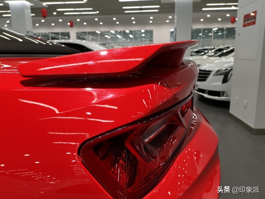 大黄蜂跑车科迈罗敞篷版高配,科迈罗大黄蜂敞篷版噪音大吗