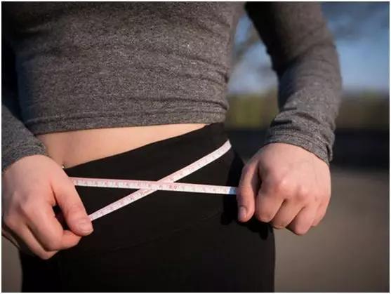 人到中年后容易大肚子怎么回事,36岁开始胖大肚腩怎么办