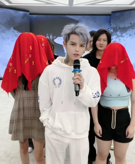 殷世航的财富密码！装疯卖傻五小时收入4500万，小丑竟是我自己