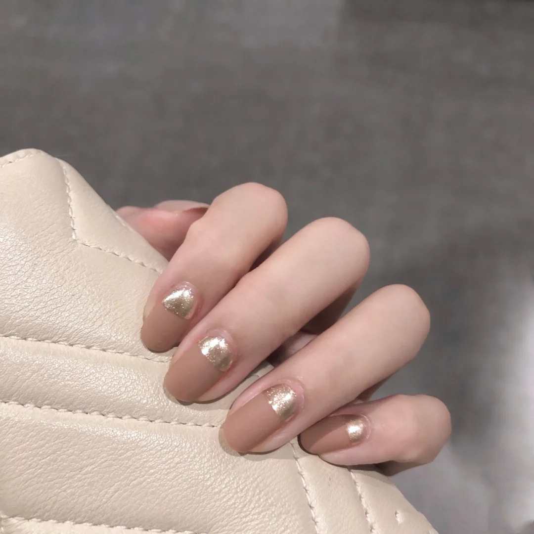 高级感美甲简约大气图片,高级感美甲轻奢款式高清图片