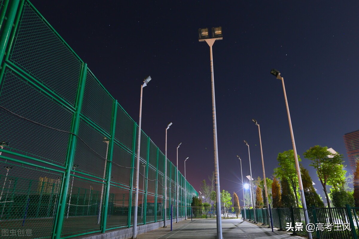 河北金融学院，最强专业分堪比河北经贸大学差专业，咋选？