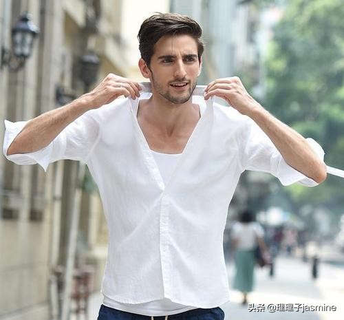 男士西装内搭如何穿出高级感,西装男士穿搭技巧穿大还是穿小