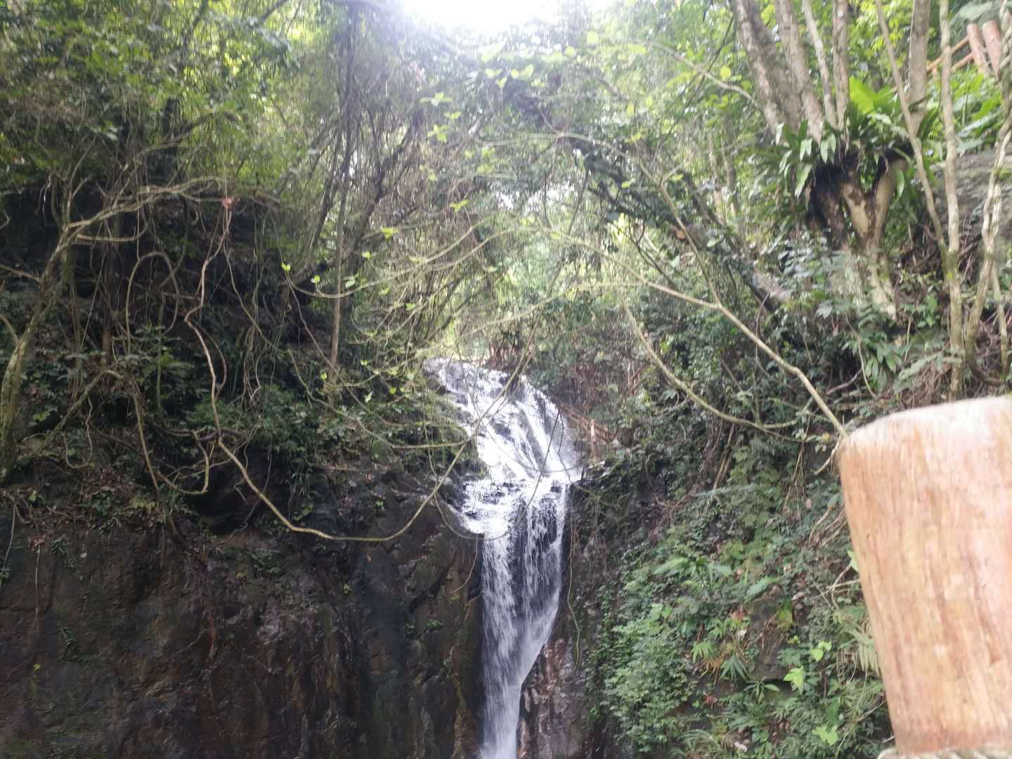 九重瀑布飞山外一座豪宅耀眼前――一次春游的美好记忆